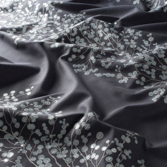 Tissu brodé Winter Blossom bleu gris Jab