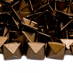 100 clous tapissier pyramide laiton vieilli 17x17mm