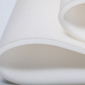 Mousse sur non tissé 10mm 150cm