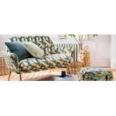 Tissus velours colorés et fleuris - siège et rideaux créé par Camengo